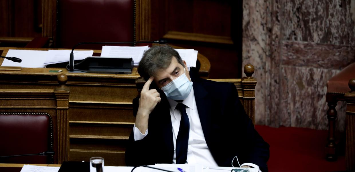 Ο Μιχάλης Χρυσοχοΐδης στη Βουλή