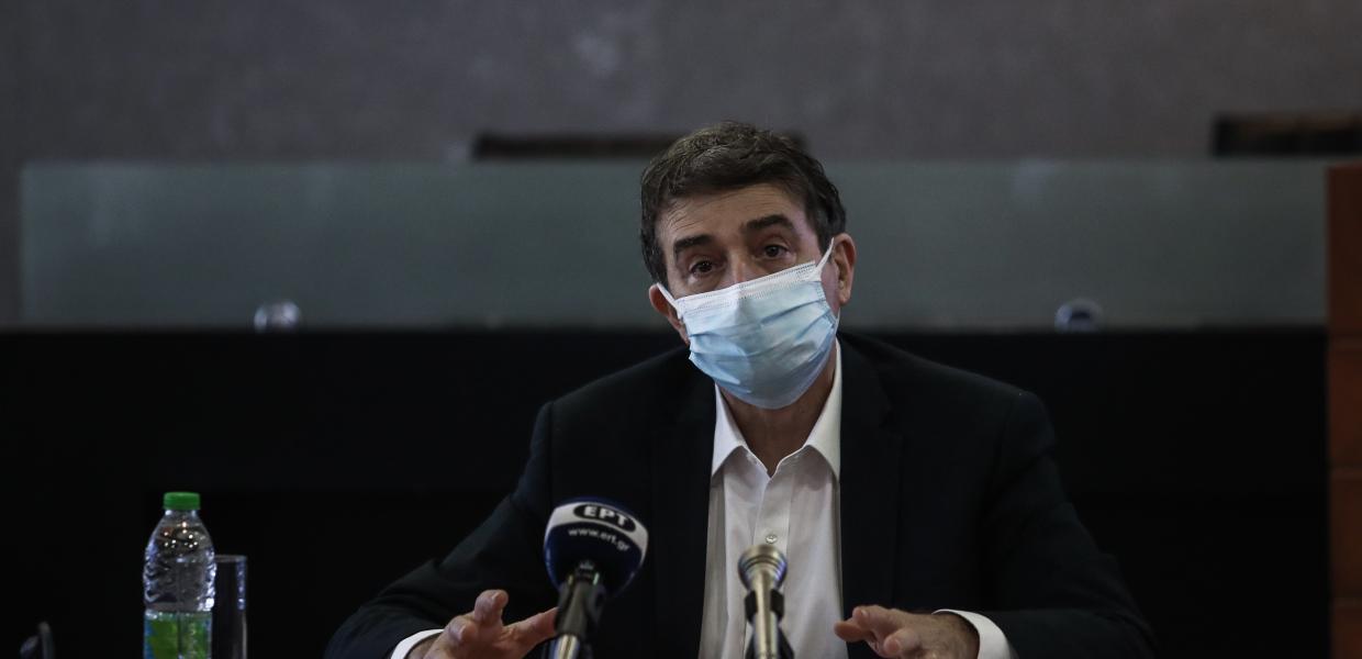 Ο Μιχάλης Χρυσοχοΐδης δίνει συνέντευξη Τύπου