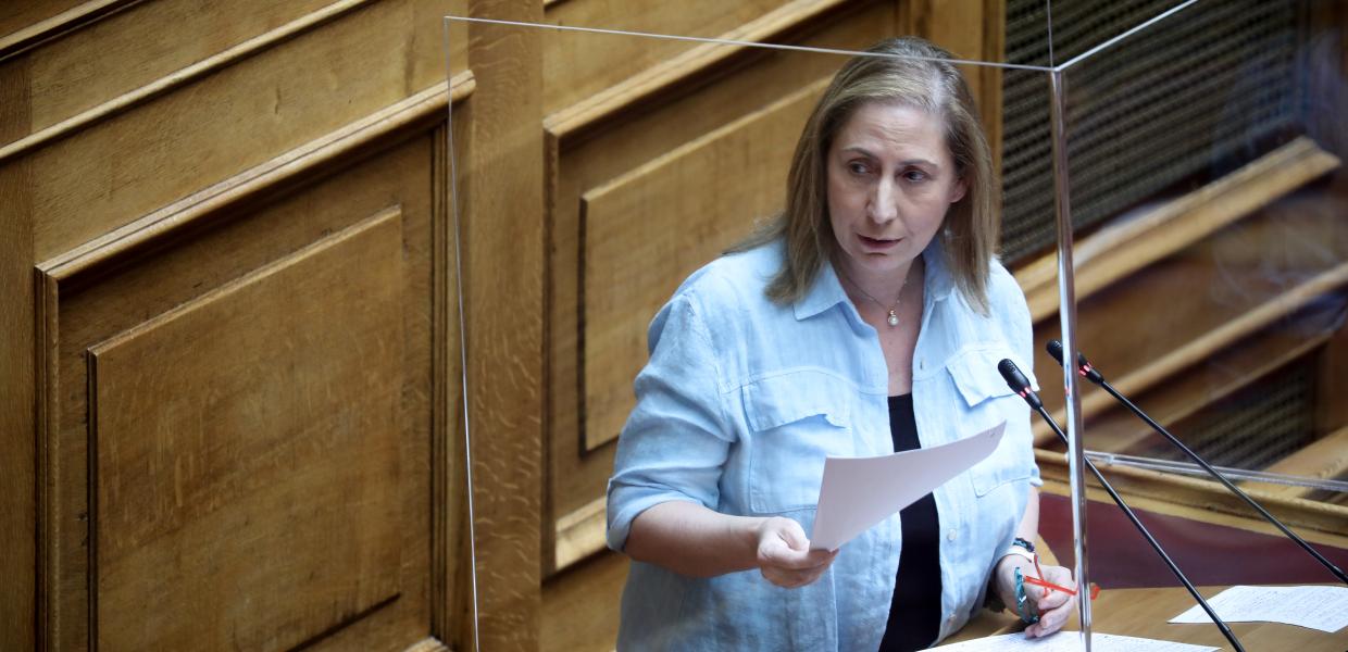 Η Μαριλίζα Ξενογιαννακοπούλου στη Βουλή.