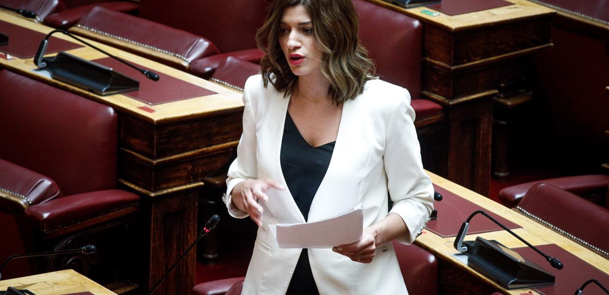 Η Κατερίνα Νοτοπούλου στη Βουλή, 2021.