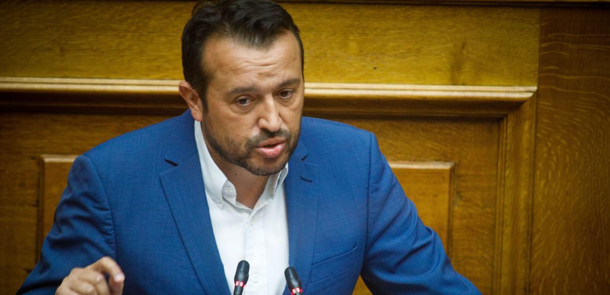 Ο Νίκος Παππάς στη Βουλή.