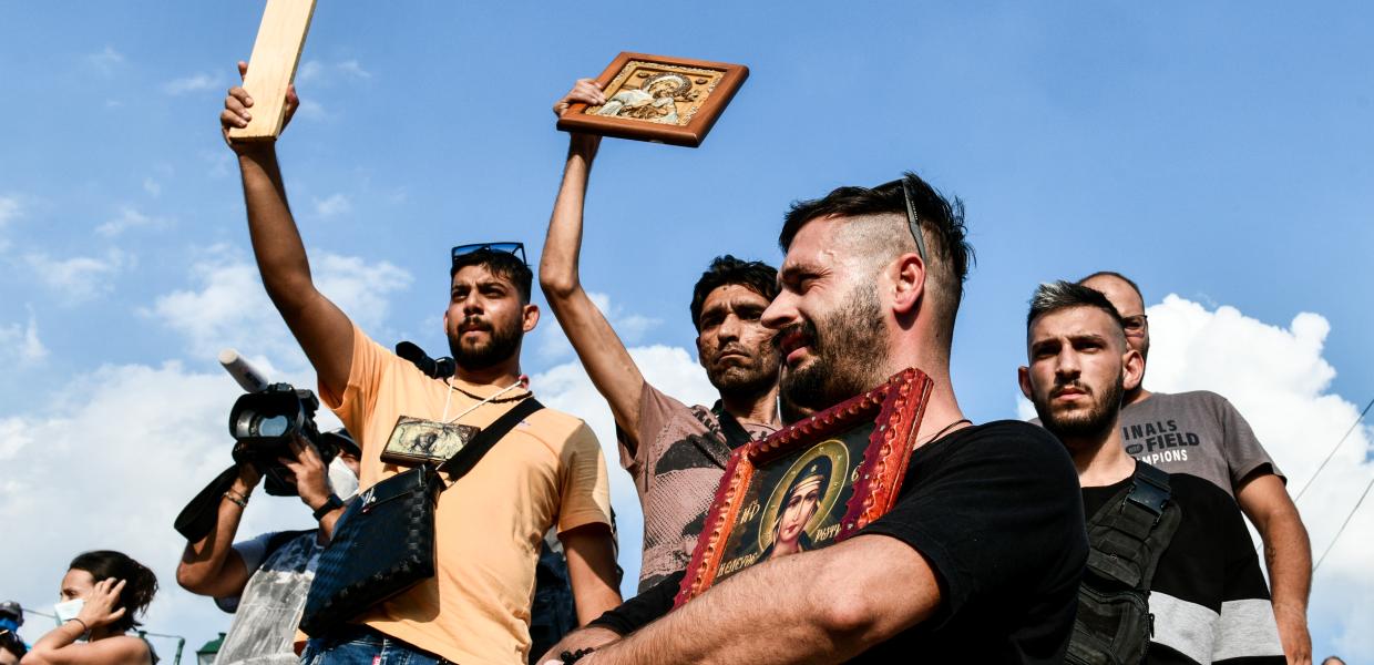 Αρνητές του εμβολιασμού σε συγκέντρωση στο Σύνταγμα