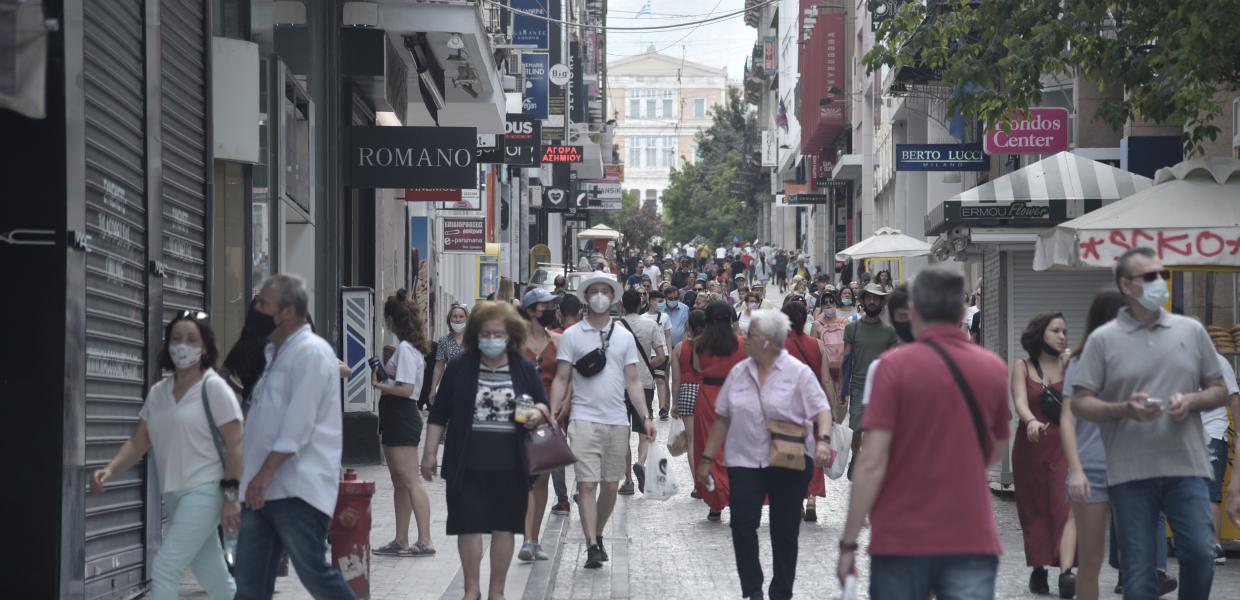 Κόσμος στην Ερμού