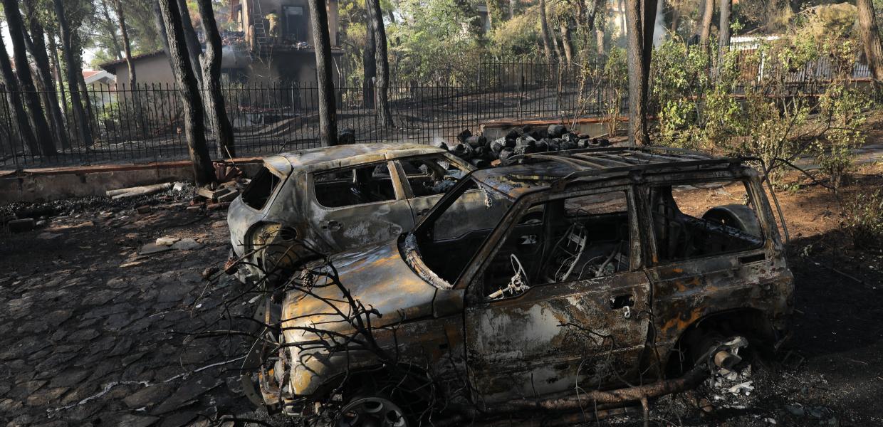 Καμένα αυτοκίνητα από την πυρκαγιά στη Σταμάτα