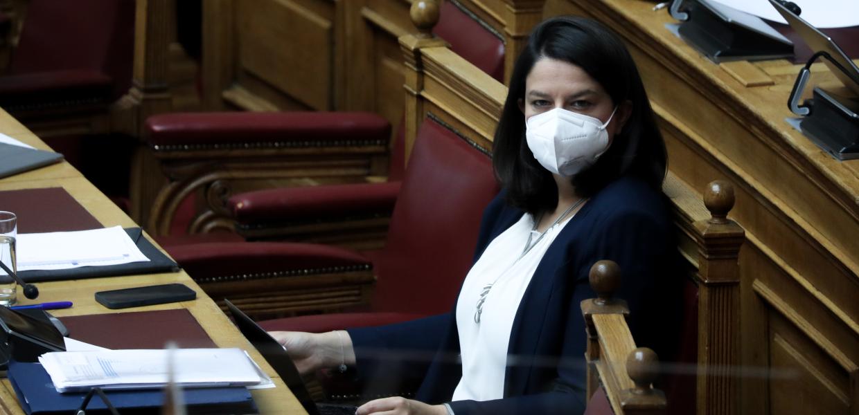 Η Νίκη Κεραμέως στη Βουλή
