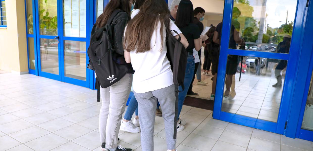 Μαθητές ετοιμάζομαι να δώσουν πανελλαδικές εξετάσεις