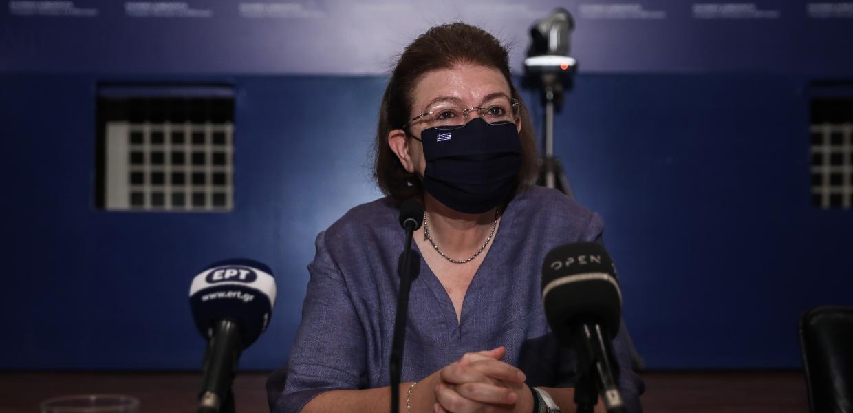 Η Λίνα Μενδώνη δίνει συνέντευξη Τύπου 