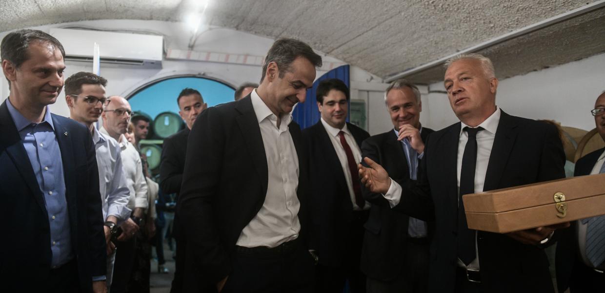 Ο Κυριάκος Μητσοτάκης στην Ένωση Συνεταιρισμών Θηραϊκών Προϊόντων Σαντορίνης