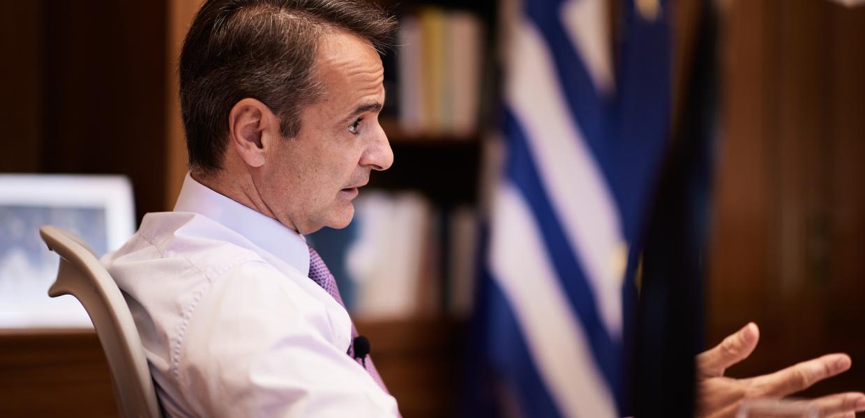 Ο Κυριάκος Μητσοτάκης στο γραφείο του