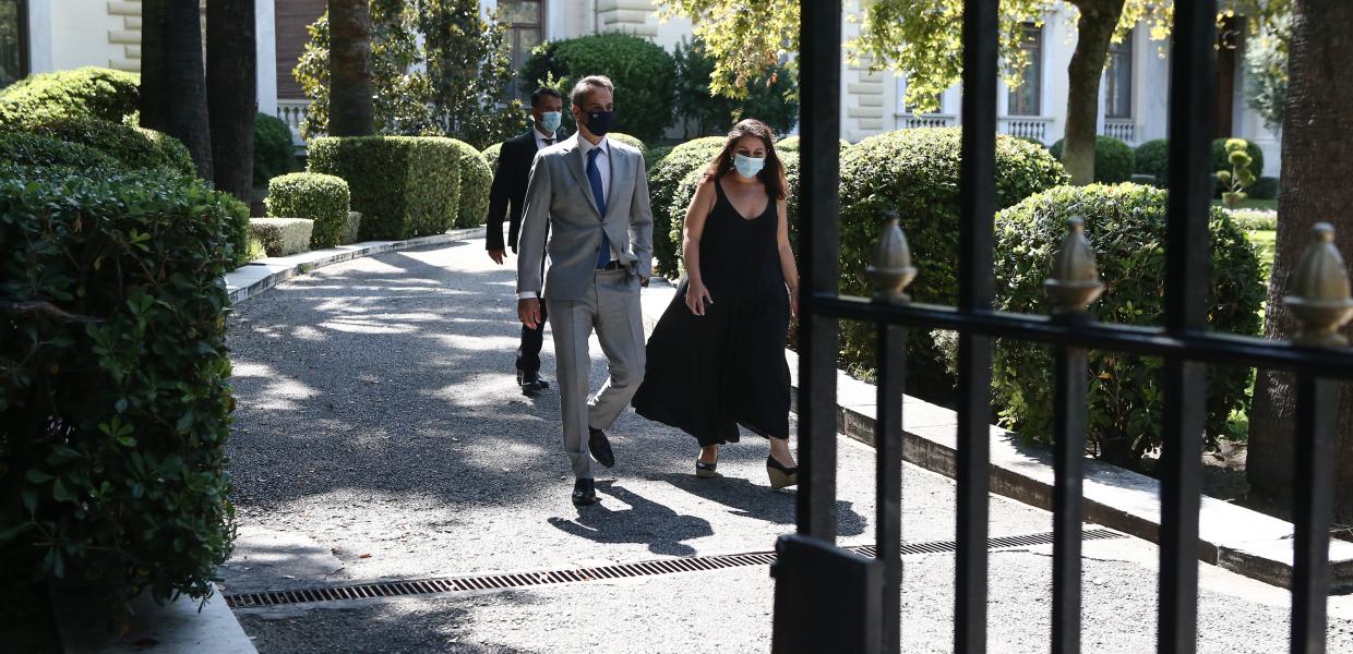 Ο Κυριάκος Μητσοτάκης βγαίνει από το Προεδρικό Μέγαρο