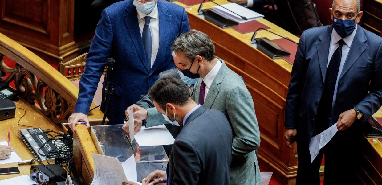 Ο Κυριάκος Μητσοτάκης στη ψηφοφορία για τον Νίκο Παππά