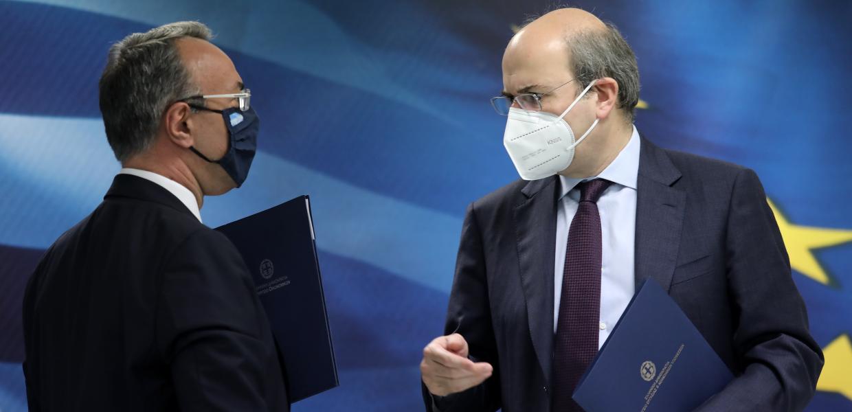 Χρήστος Σταϊκούρας και Κωστής Χατζηδάκης στο υπουργείο Οικονομικών
