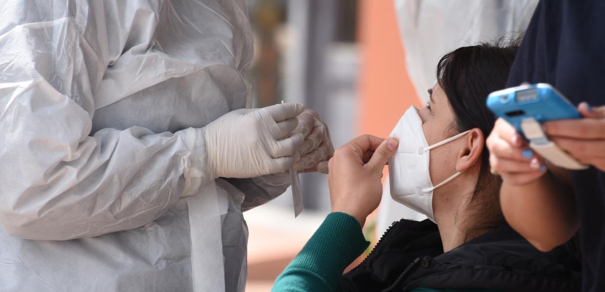 Κλιμάκιο του ΕΟΔΥ κάνει rapid test στην Αργολίδα