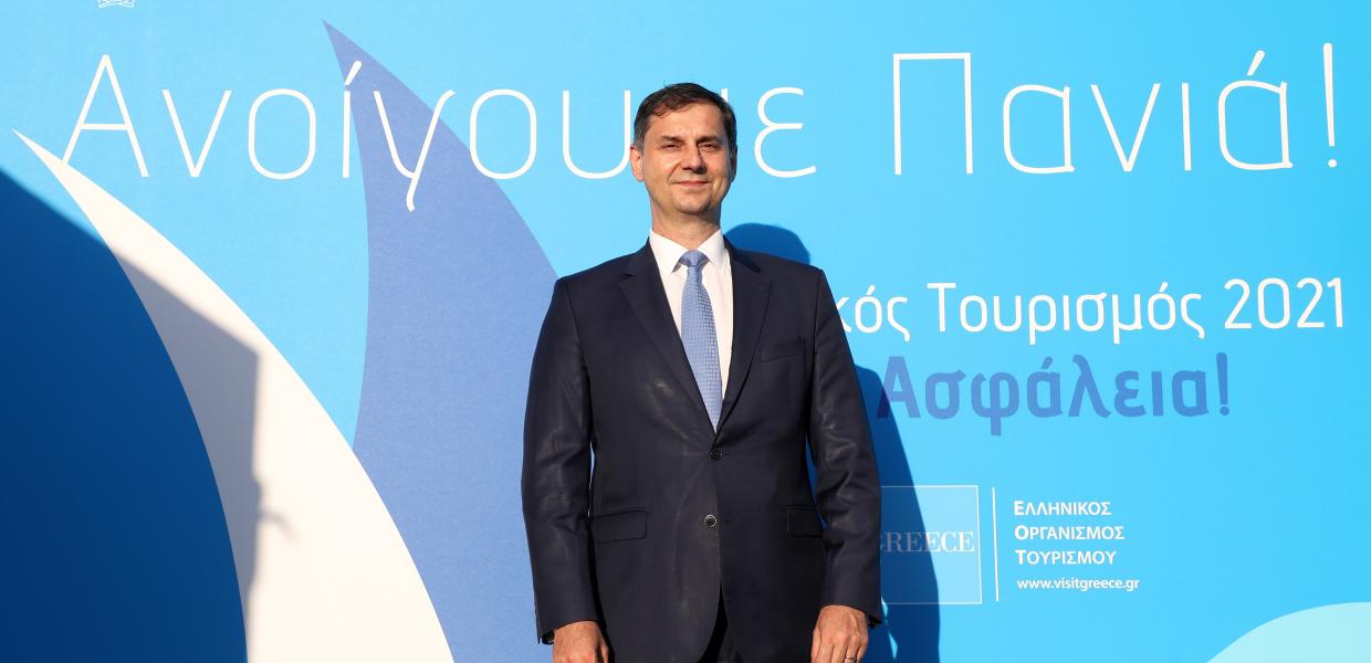 Ο Χάρης Θεοχάρης σε εκδήλωση για τον ελληνικό τουρισμό