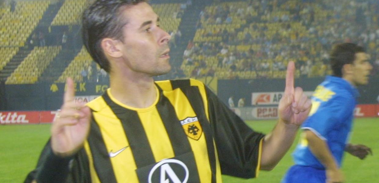 Ο Βασίλης Τσιάρτας με τη φανέλα της ΑΕΚ