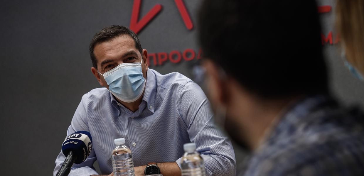 Ο Αλέξης Τσίπρας σε συνάντηση με εργαζόμενους της Τράπεζας Πειραιώς