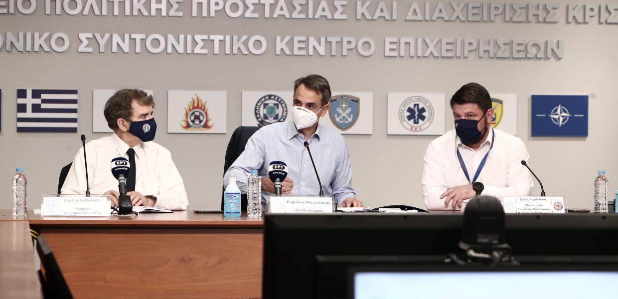 Μιχάλης Χρυσοχοΐδης, Κυριάκος Μητσοτάκης και Νίκος Χαρδαλιάς