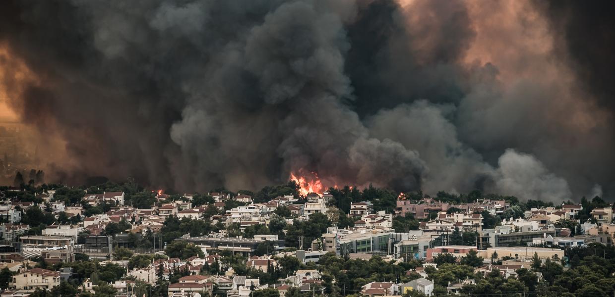 Το μέτωπο της φωτιάς στην Άνω Βαρυμπόμπη Αττικής 3 Αυγούστου 2021