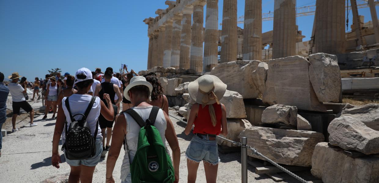 Κόσμος στην Ακρόπολη