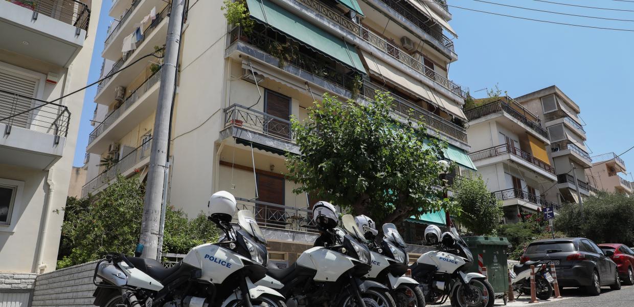 Μηχανές αστυνομικών στη Δάφνη όπου έγινε γυναικοκτονία