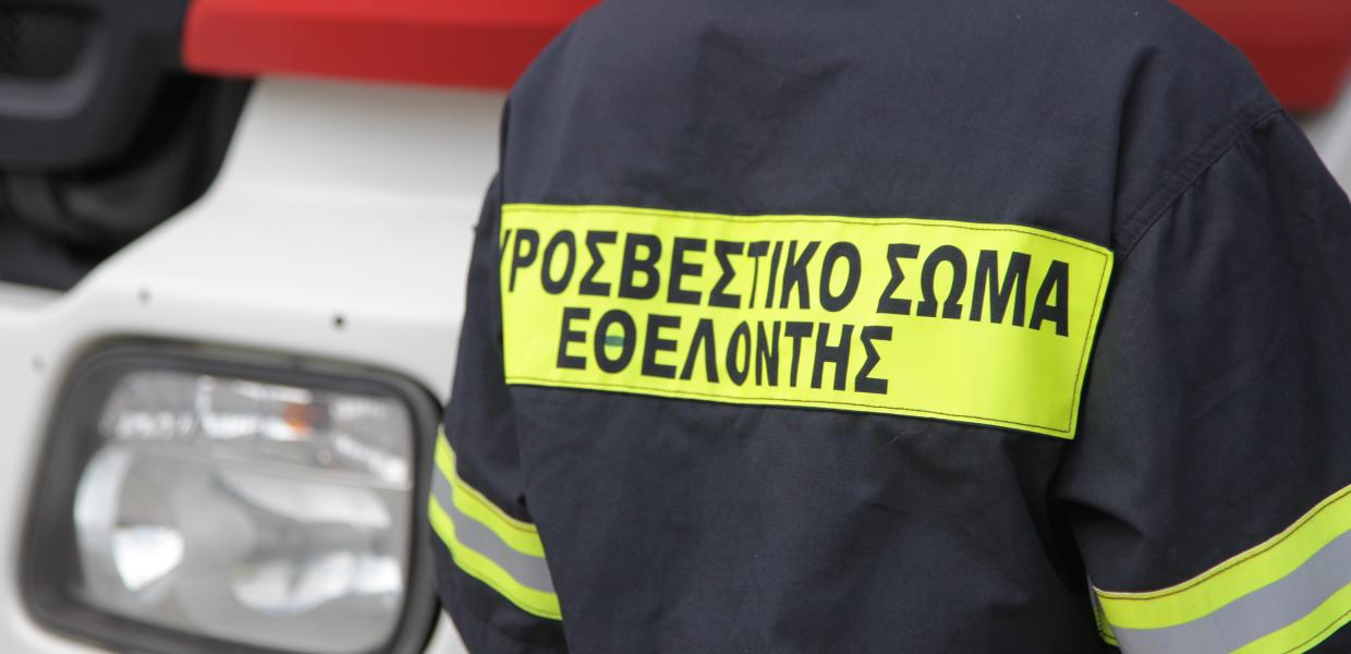 Πυροσβεστική εθελοντής πυροσβέστης
