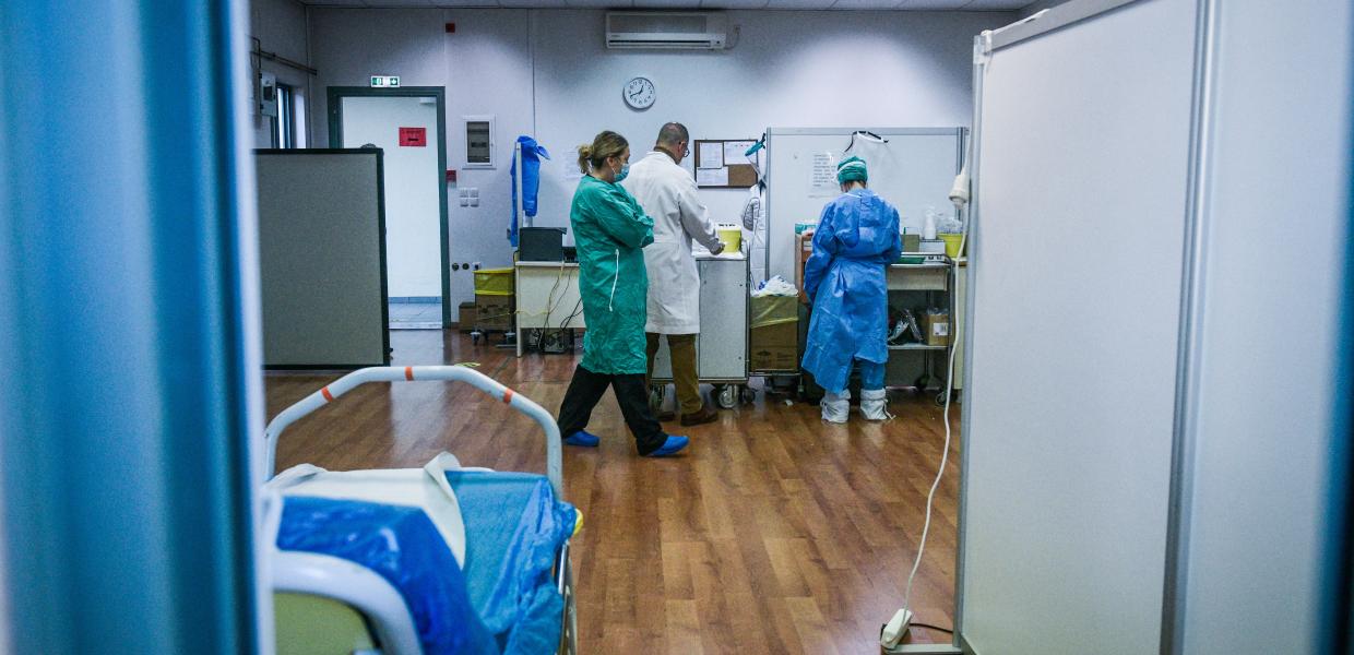 Γιατροί στο νοσοκομείο Γεννηματάς