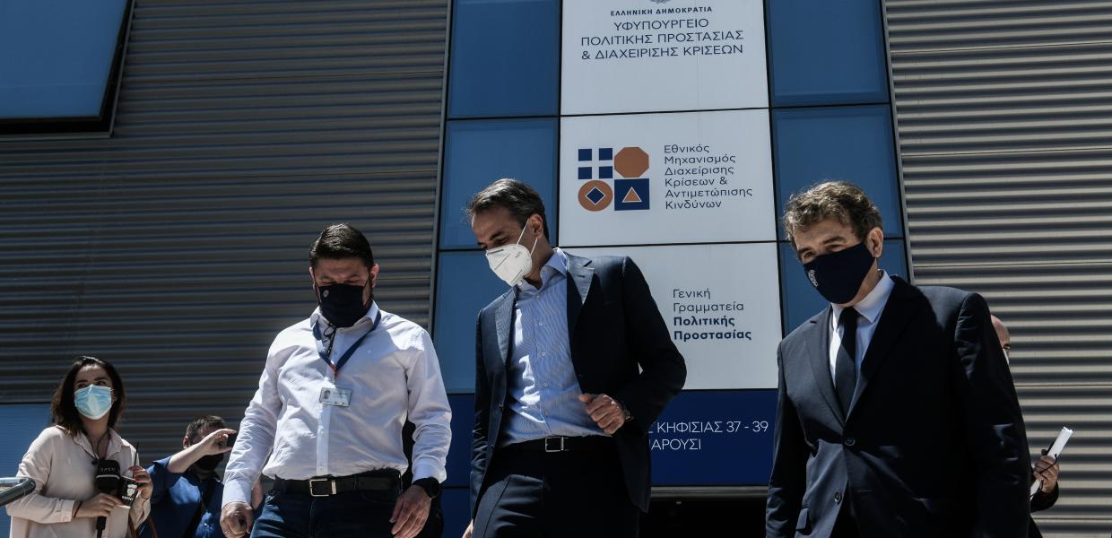 Κυριάκος Μητσοτάκης, Μιχάλης Χρυσοχοΐδης και Νίκος Χαρδαλιάς