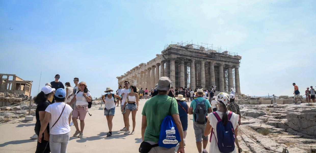Τουρίστες στην Ακρόπολη