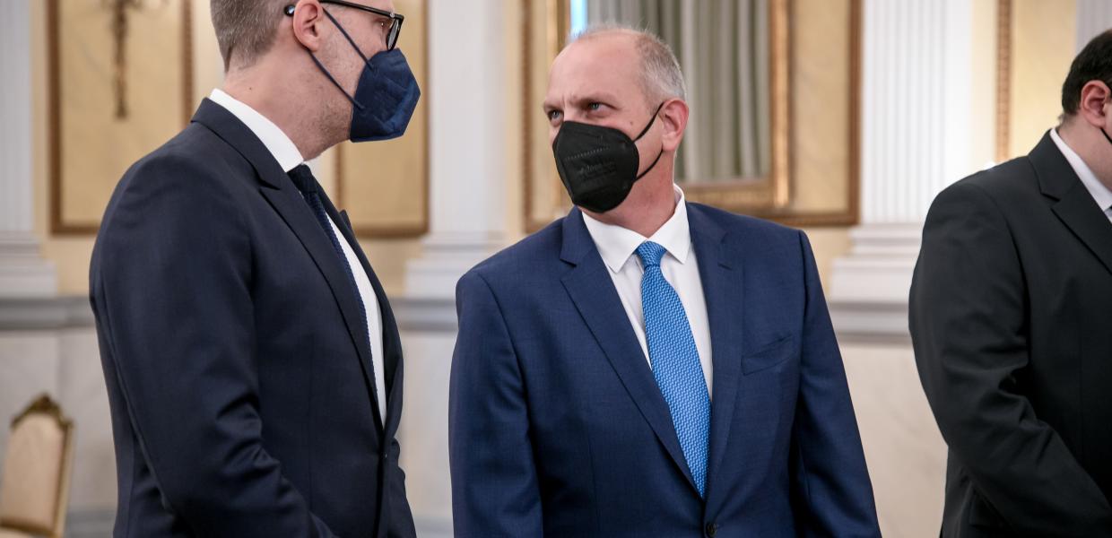 ΣΚΕΡΤΣΟΣ ΟΙΚΟΝΟΜΟΥ