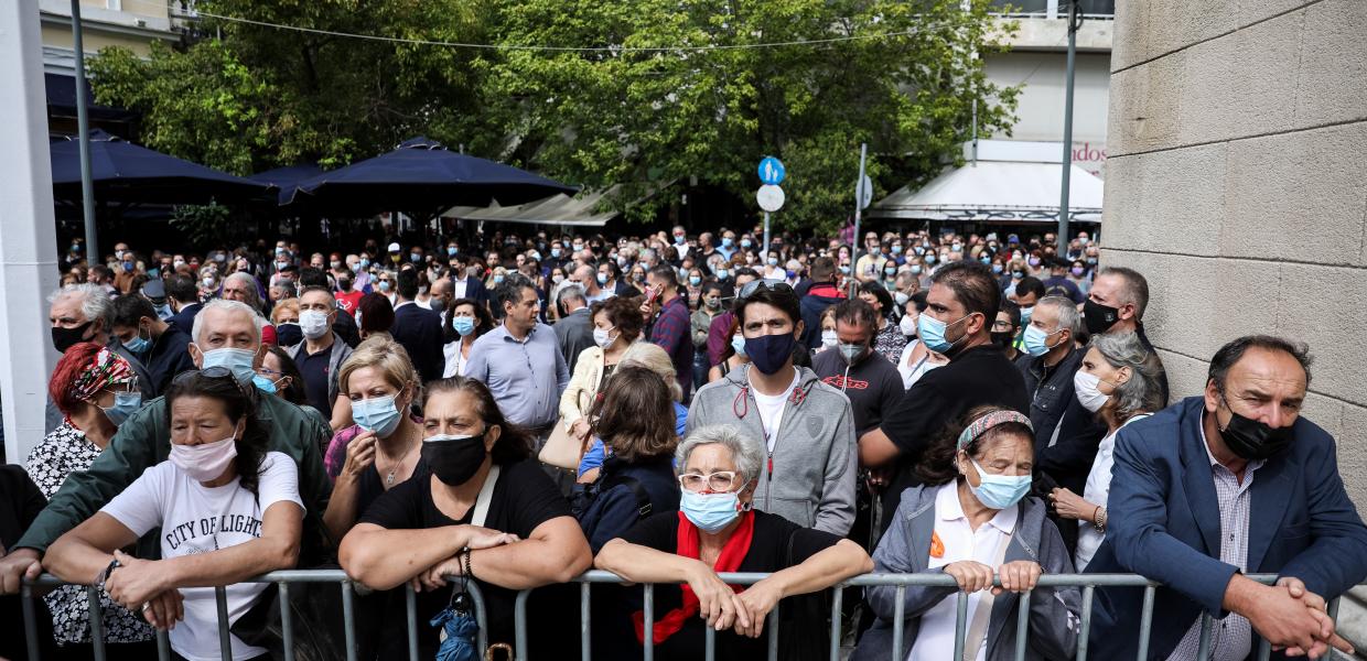 Κόσμος στην τελετή αποχαιρετισμού του Μίκη Θεοδωράκη