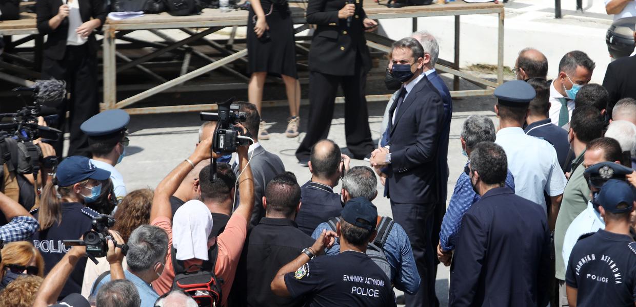 Ο Κυριάκος Μητσοτάκης στην κηδεία του Μίκη Θεοδωράκη στα Χανιά