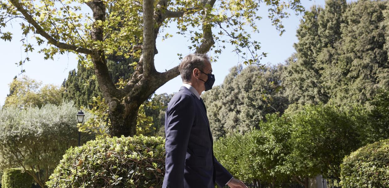 Ο πρωθυπουργός Κυριάκος Μητσοτάκης προσερχόμενος για ορκωμοσία υπουργών