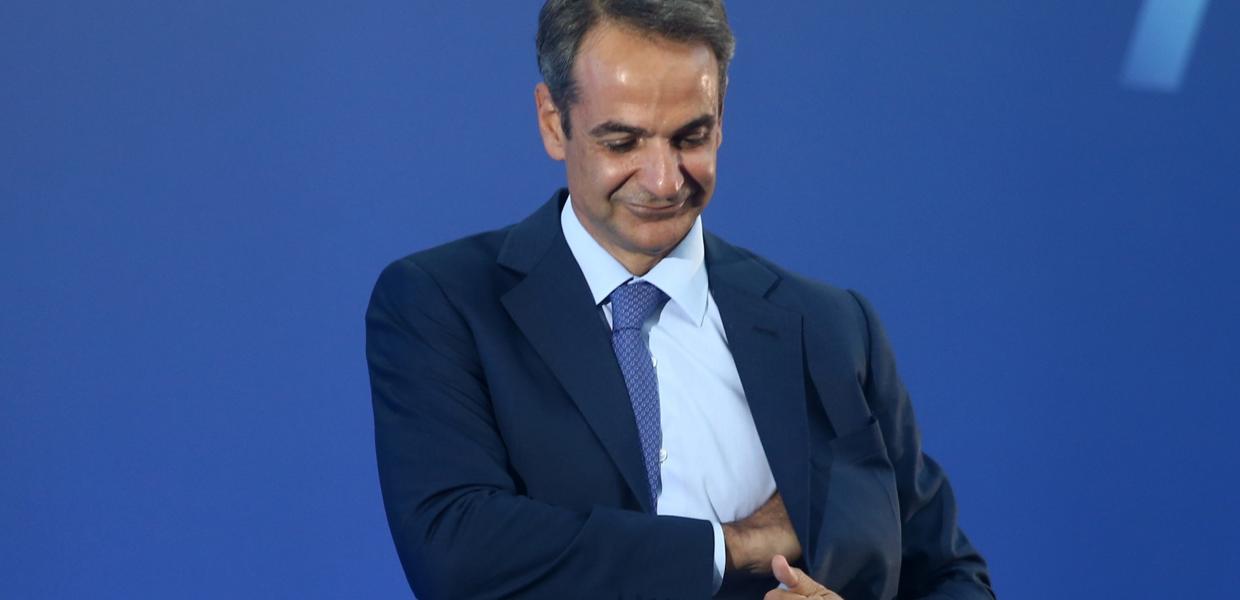 Ο Κυριάκος Μητσοτάκης με το χέρι στην τσέπη