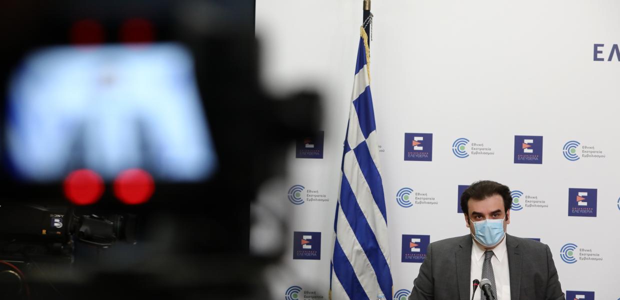 Ο Κυριάκος Πιερρακάκης κάνει ανακοινώσεις