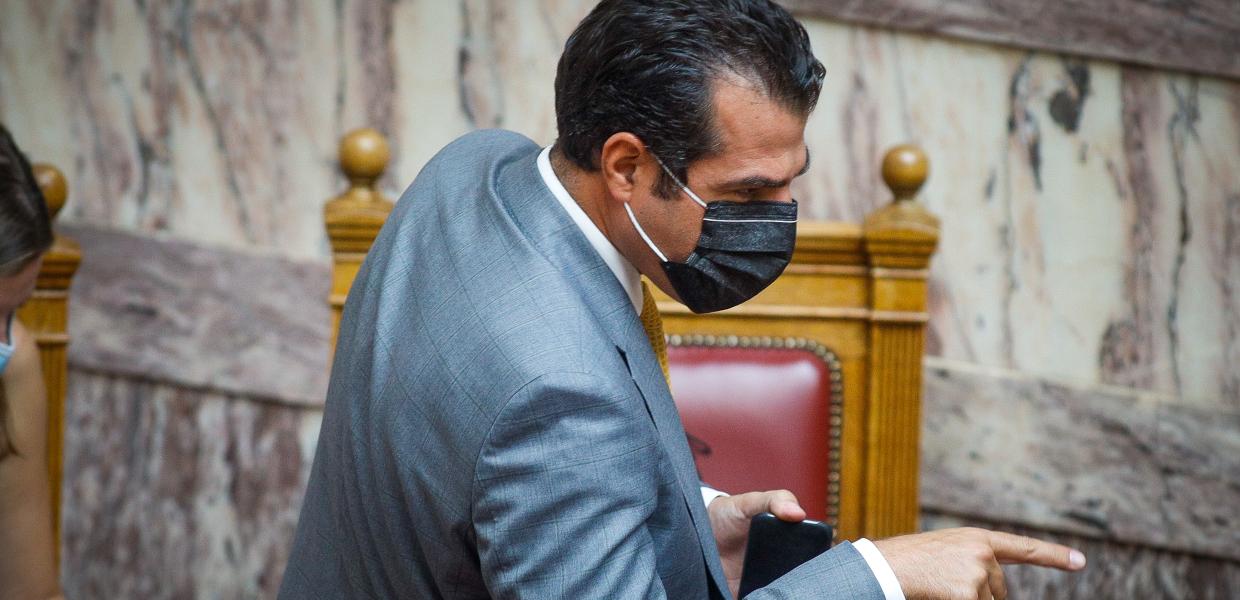 Ο υπουργός Υγείας Θάνος Πλεύρης στη Βουλή