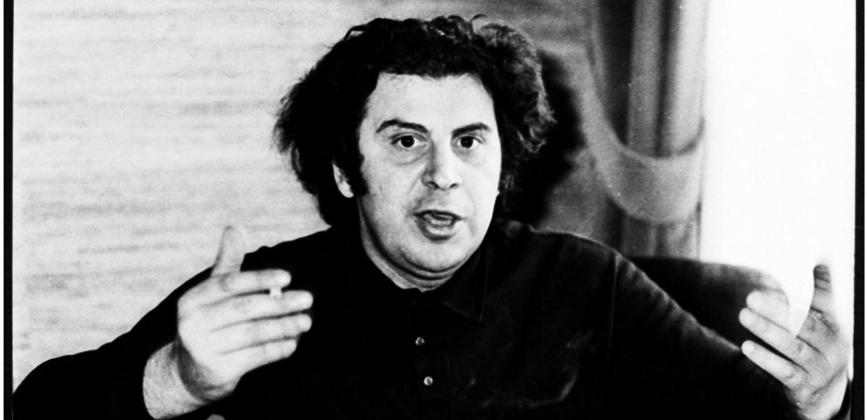 Μίκης Θεοδωράκης