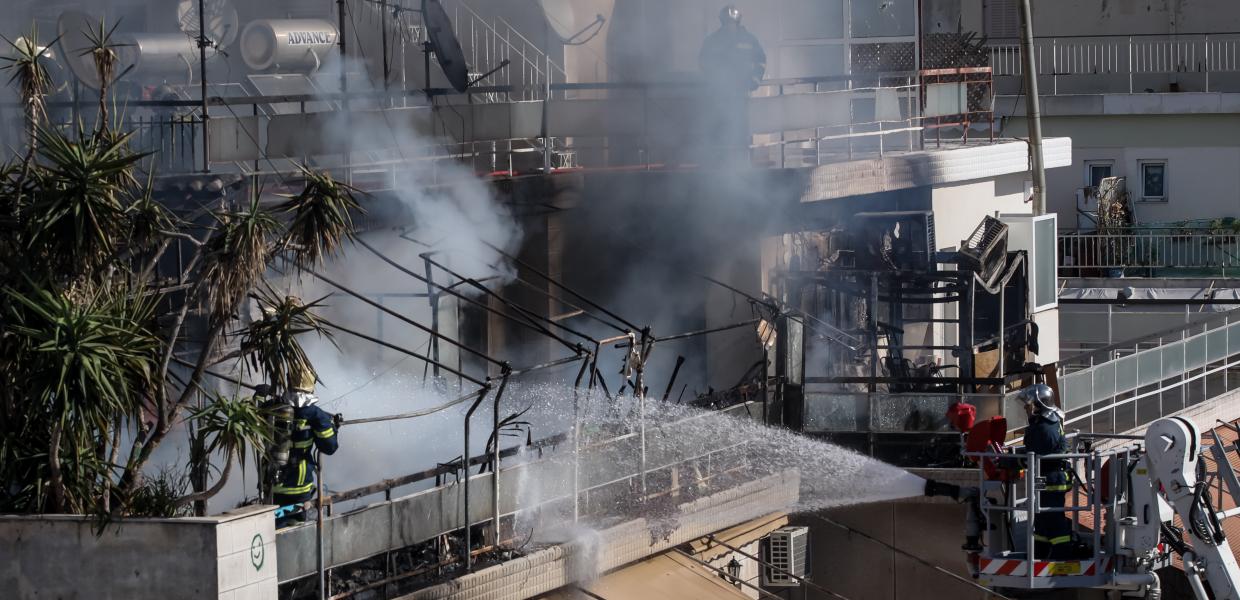 ΦΩΤΙΑ ΣΕ ΔΙΑΜΕΡΙΣΜΑ ΣΤΟΝ ΚΟΛΩΝΟ ΠΥΡΟΣΒΕΣΤΙΚΗ