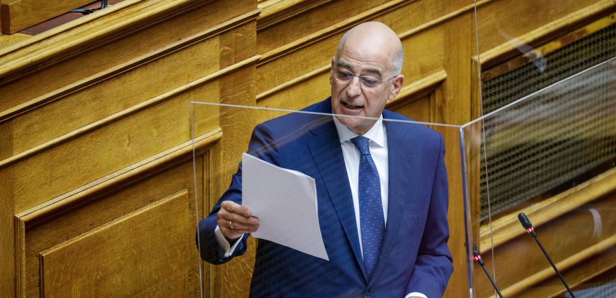 Ο Νίκος Δένδιας μιλά στη Βουλή