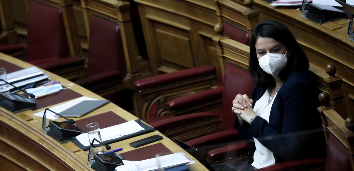 Η Νίκη Κεραμέως στη Βουλή