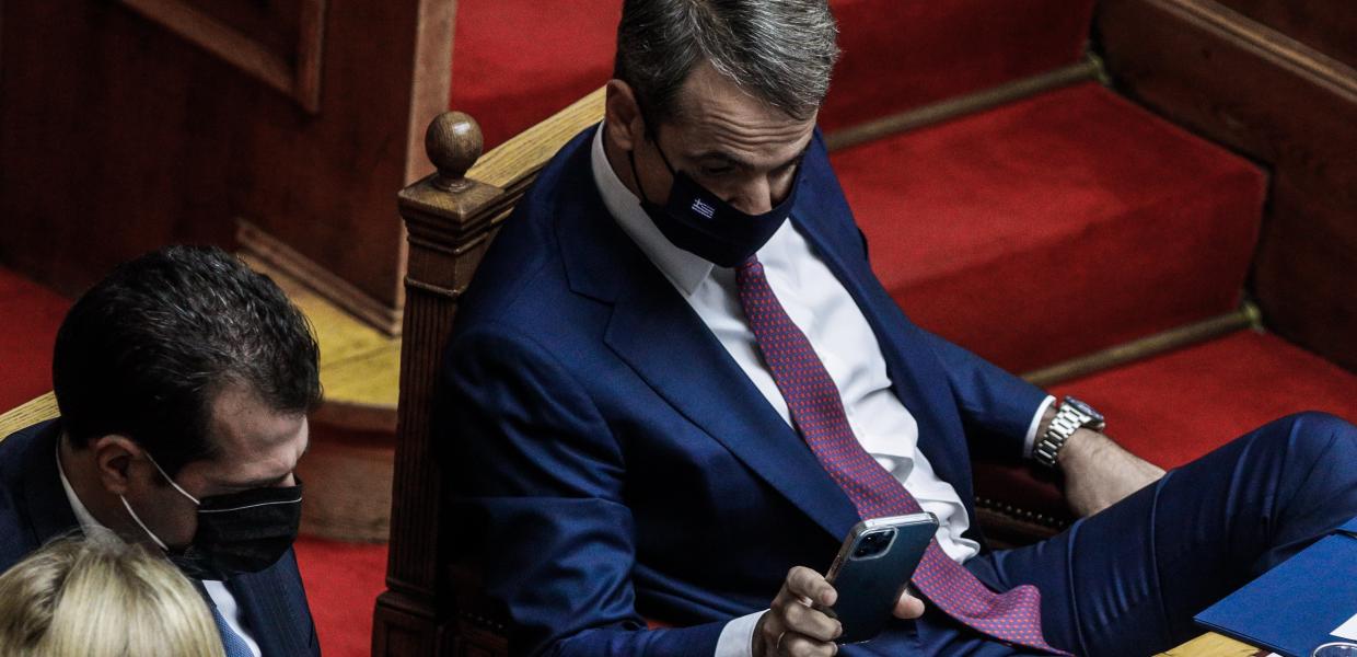 Κυριάκος Μητσοτάκης και Θάνος Πλεύρης στη Βουλή