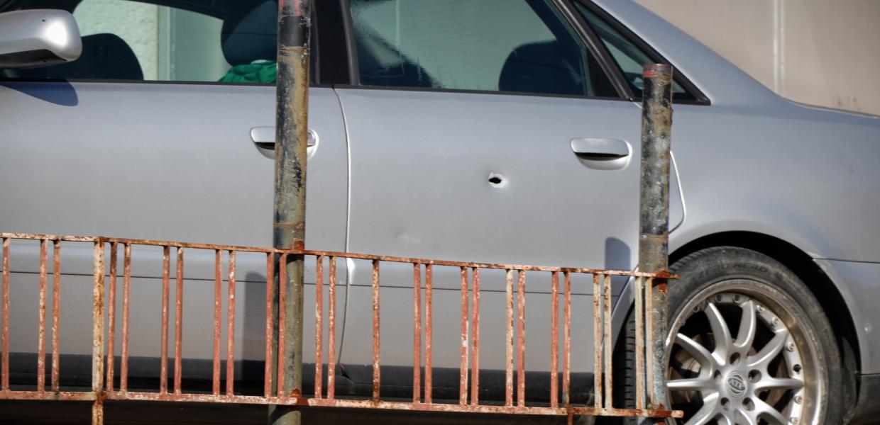 Σφαίρα στο αυτοκίνητο στο Πέραμα όπου σκοτώθηκε ο 18χρονος από αστυνομικά πυρά
