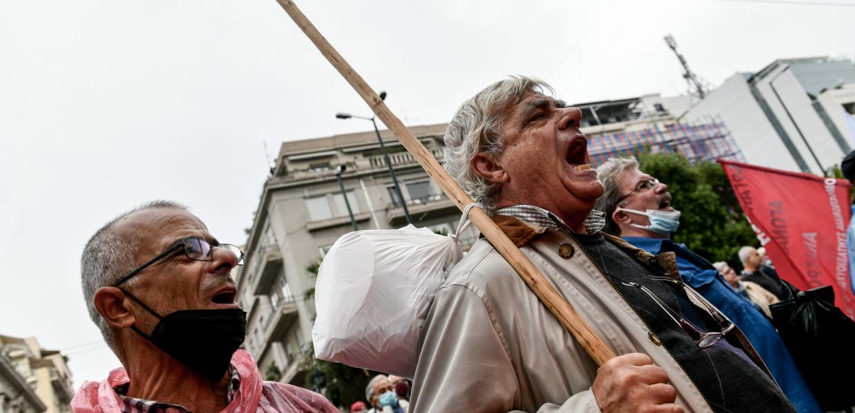 Συνταξιούχοι σε πορεία διαμαρτυρίας στο Μαξίμου