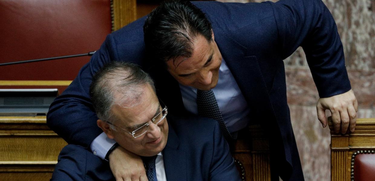 Τάκης Θεοδωρικάκος και Άδωνις Γεωργιάδης στη Βουλή