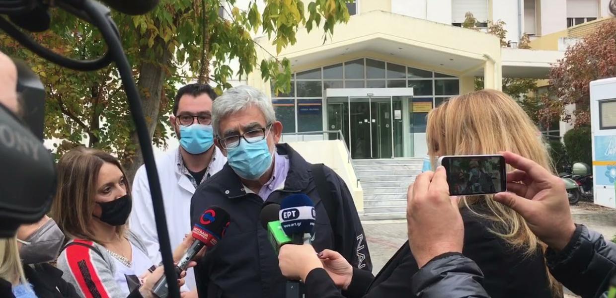Γιατρός στο νοσοκομείο Λάρισας καταρρέει μπροστά στην κάμερα