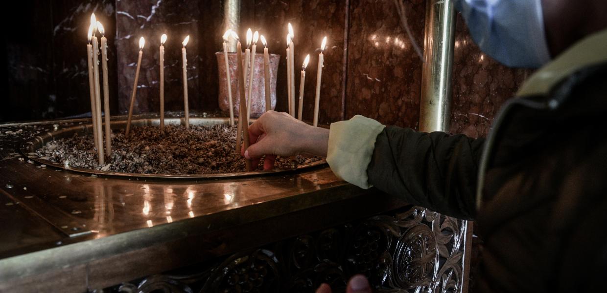 Κεριά σε εκκλησία