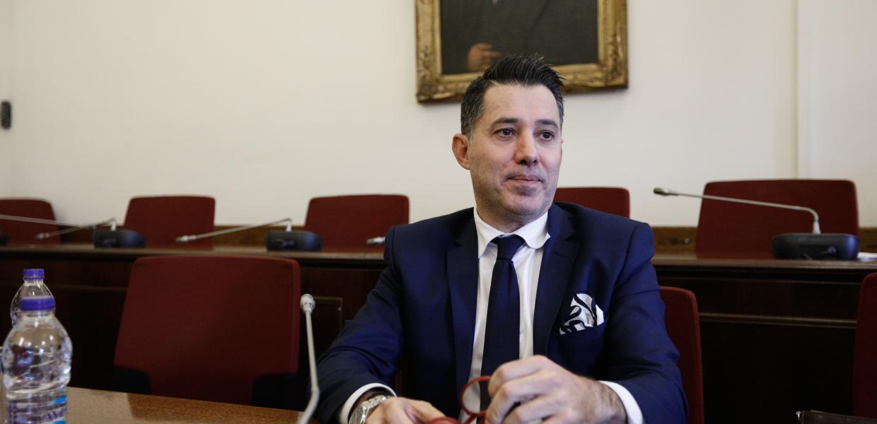 Μανιαδάκης