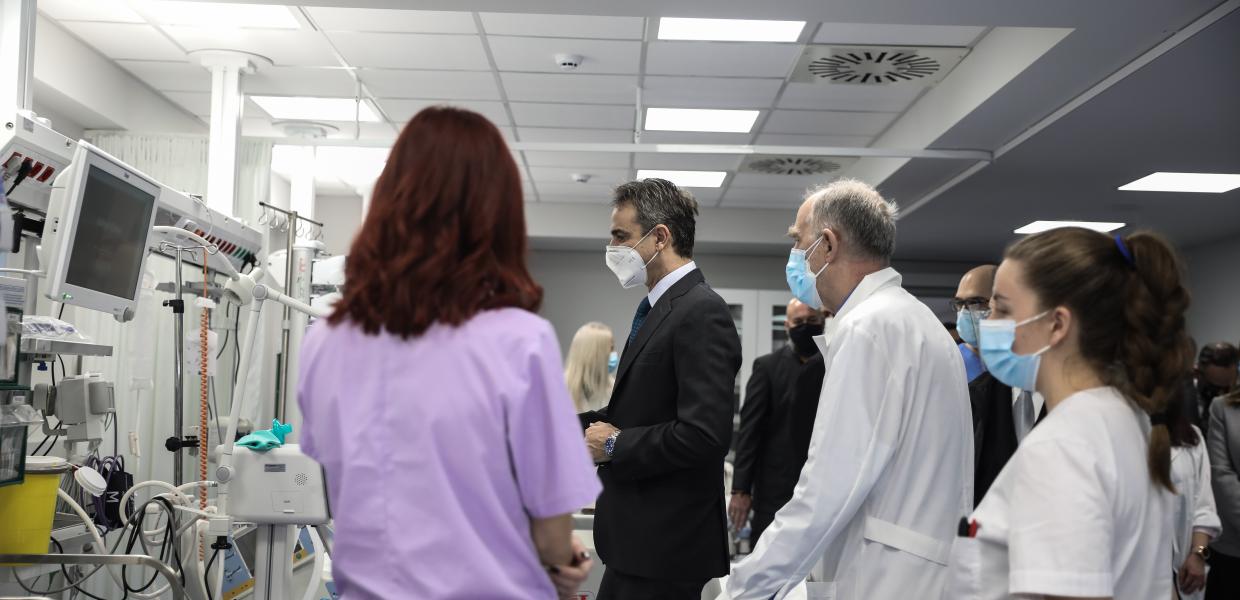 Ο Κυριάκος Μητσοτάκης στο νοσοκομείο ΚΑΤ