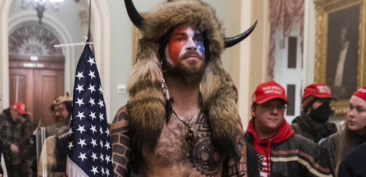 σαμάνος QAnon