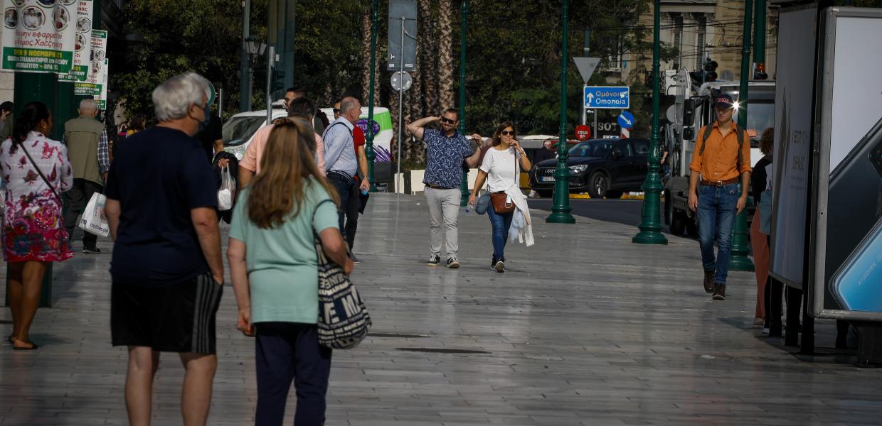 Κόσμος στην πλατεία Συντάγματος