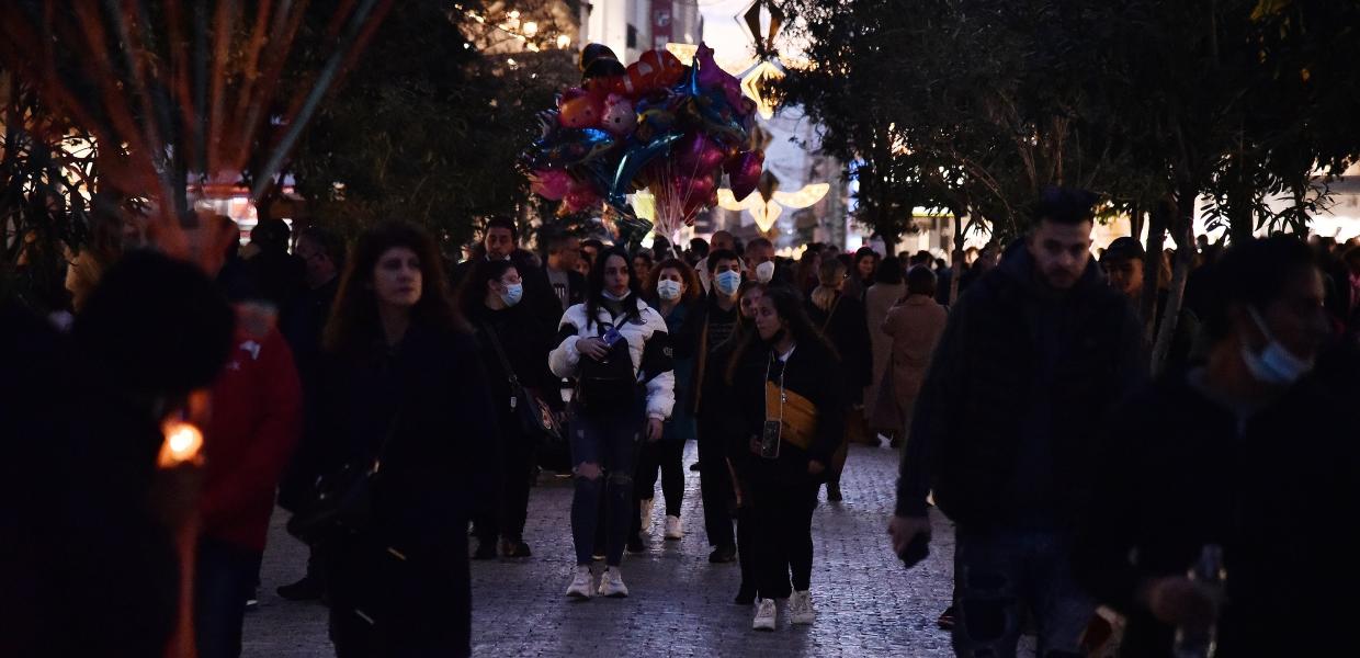 Κόσμος στην Ερμού